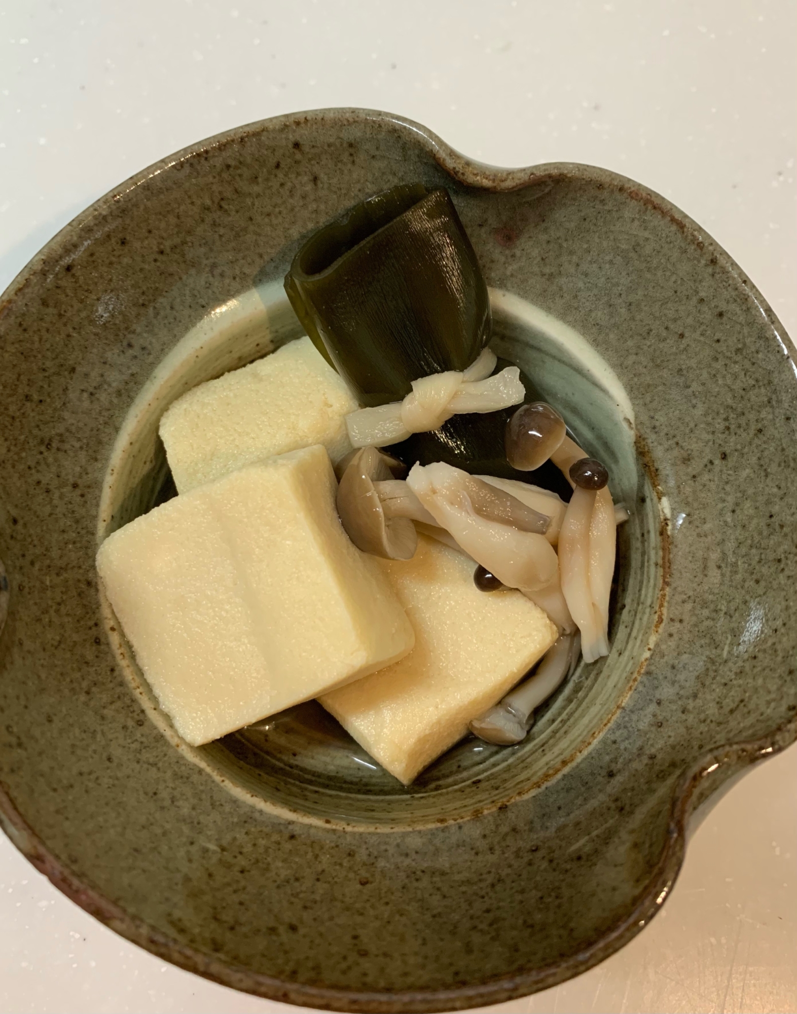 レンジで簡単　　出汁付き高野豆腐と味付きこんぶ巻き
