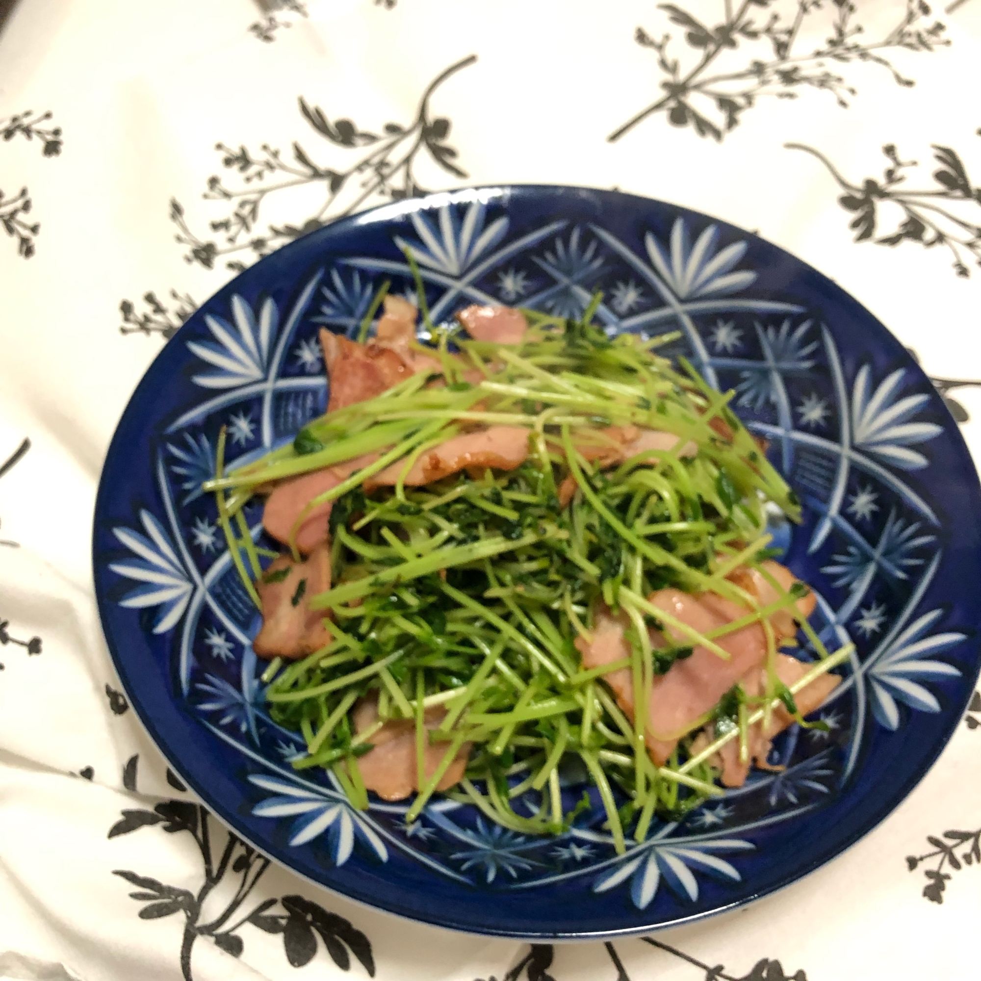 ベーコンと豆苗の炒め物 ♪