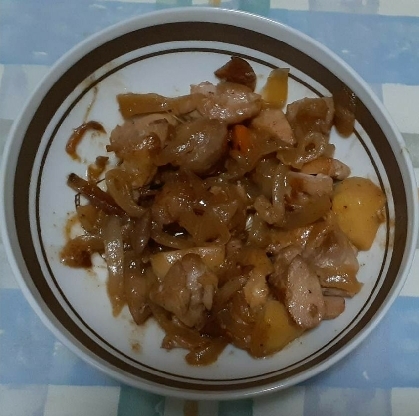 途中から、中学1年の息子が作って写真も撮りました。鶏肉でもニンニクが効いて、美味しかったです。