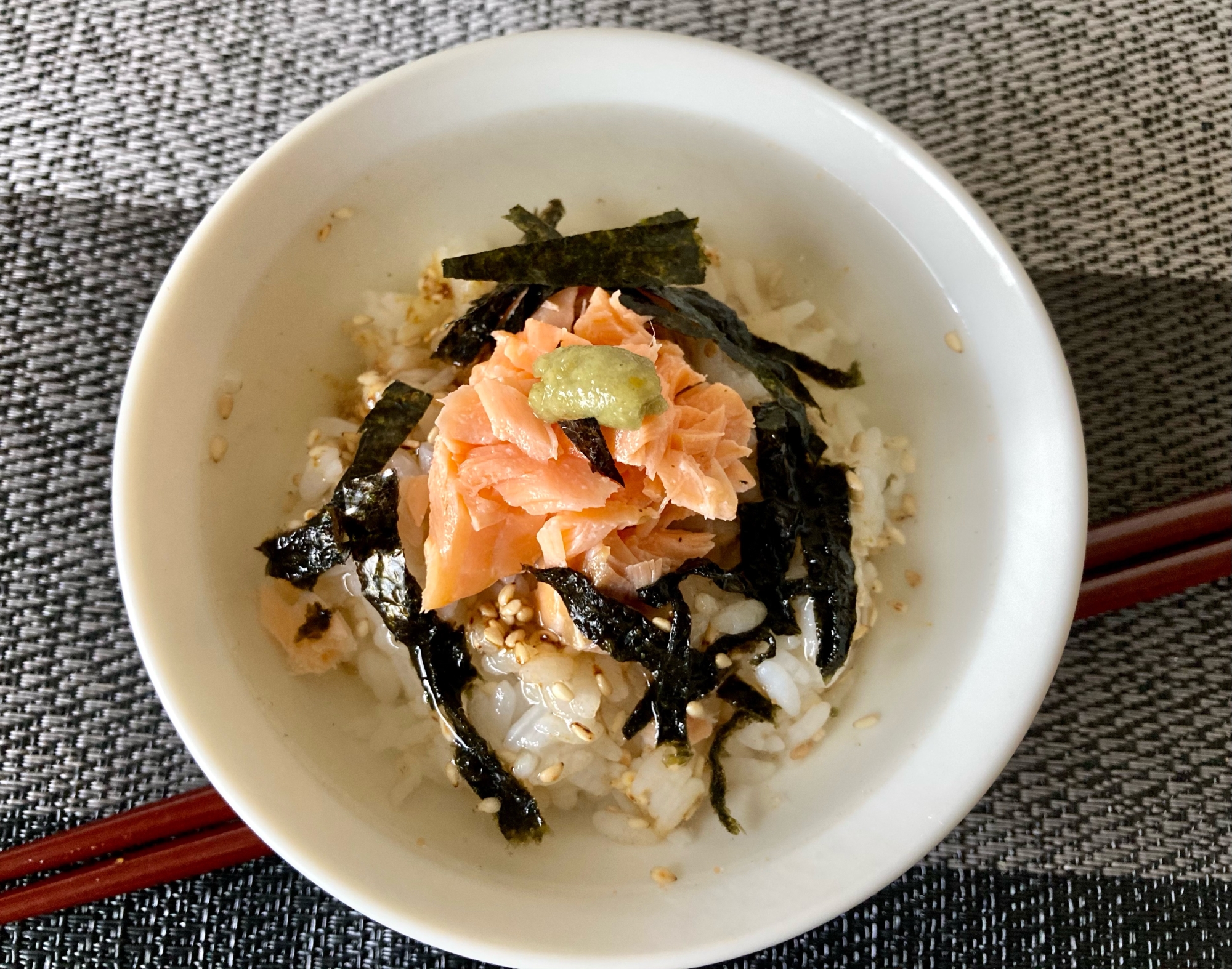 焼き鮭と柚子胡椒の海苔茶漬け