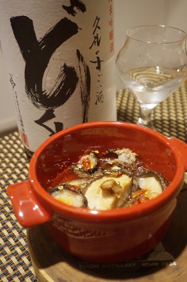 日本酒もワインもすすむ、ナマコと椎茸のアヒージョ