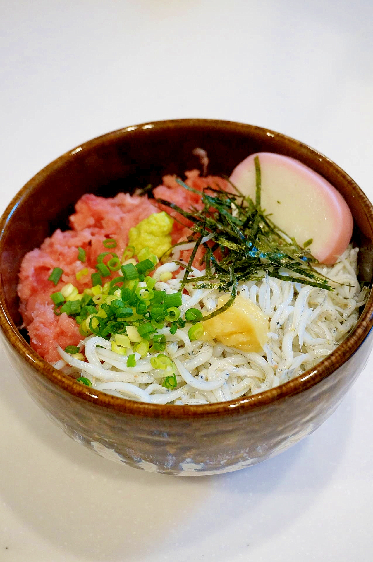 簡単・ヘルシー！ねぎとろ＆しらすの二色丼