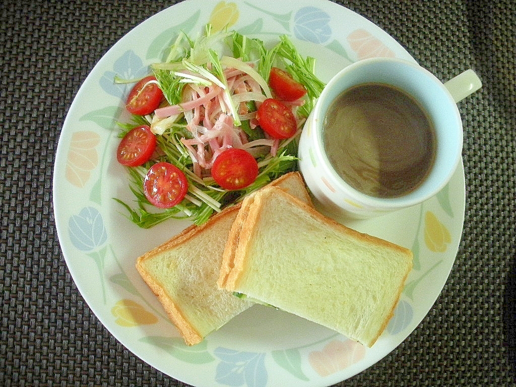 きゅうりチーズのサンド＆水菜サラダ＆ココアプレート