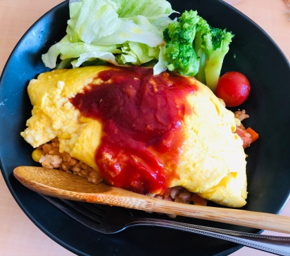 冷蔵庫の残り物の野菜を使い、冷蔵庫整理として作りました。なのでチキンライスにはピーマン、ニンジンなど入っています。とても美味しかったです。