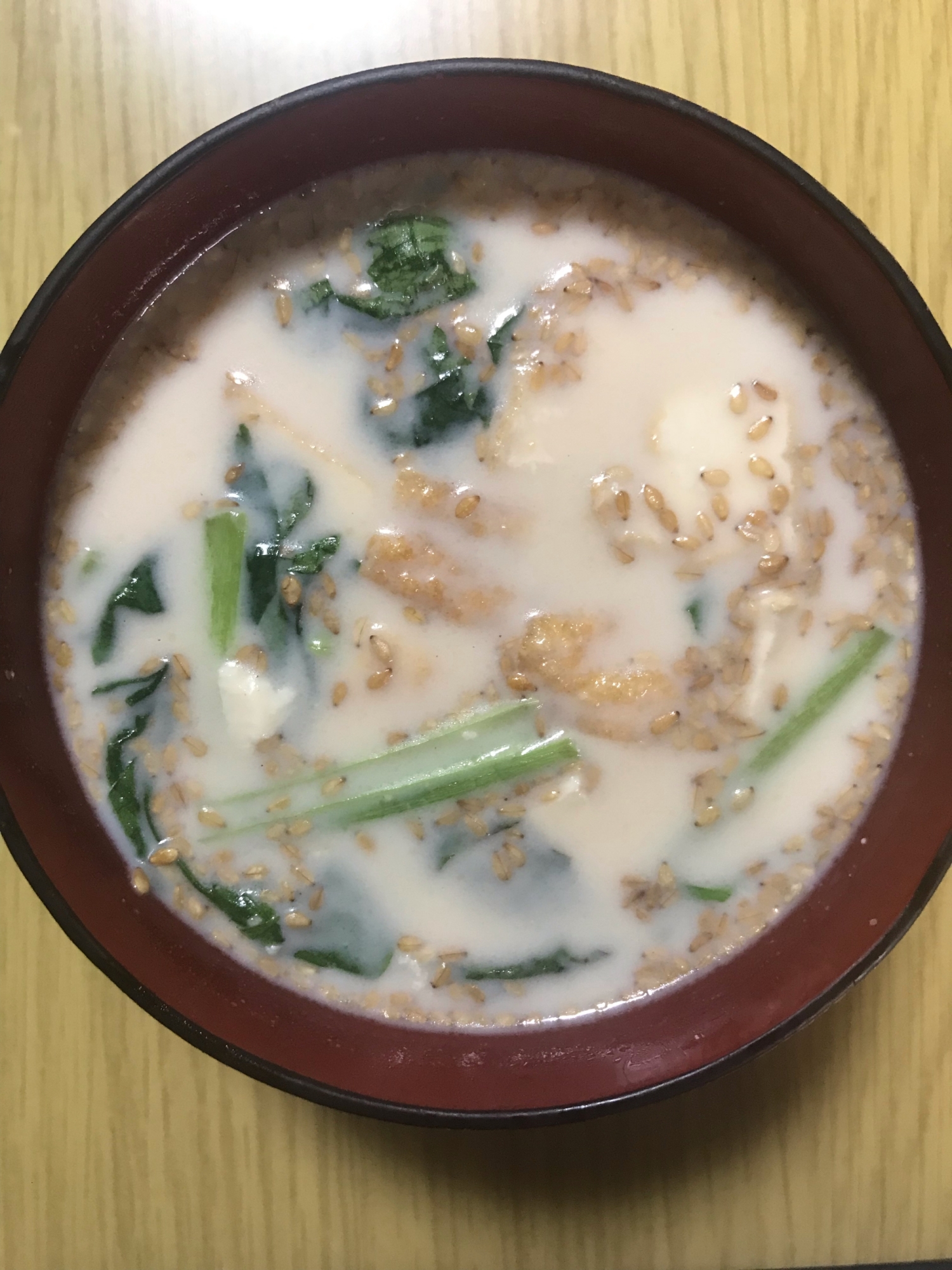 小松菜と厚揚げの甘酒ミルクごま味噌スープ
