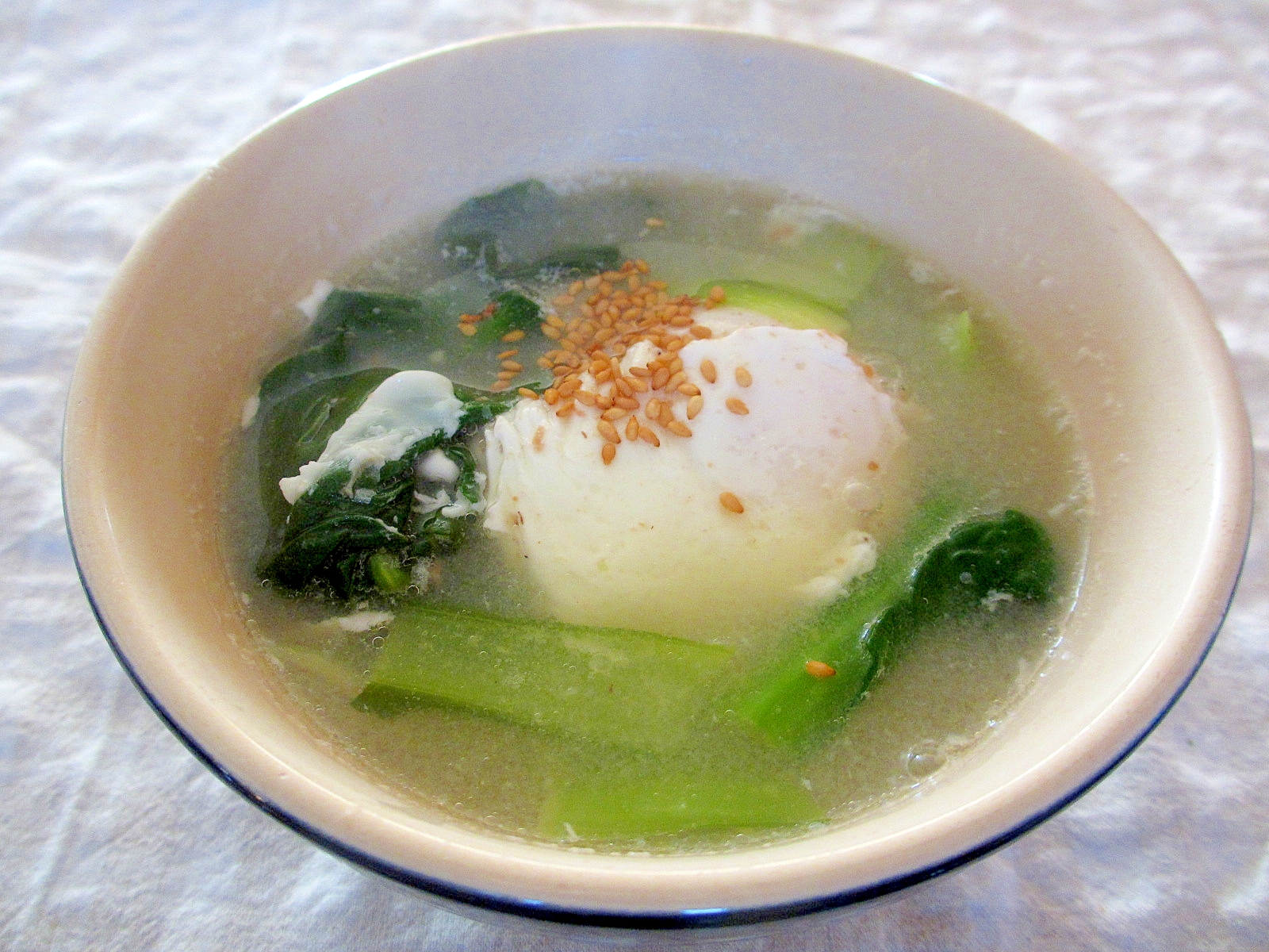 小松菜と卵の塩麹スープ