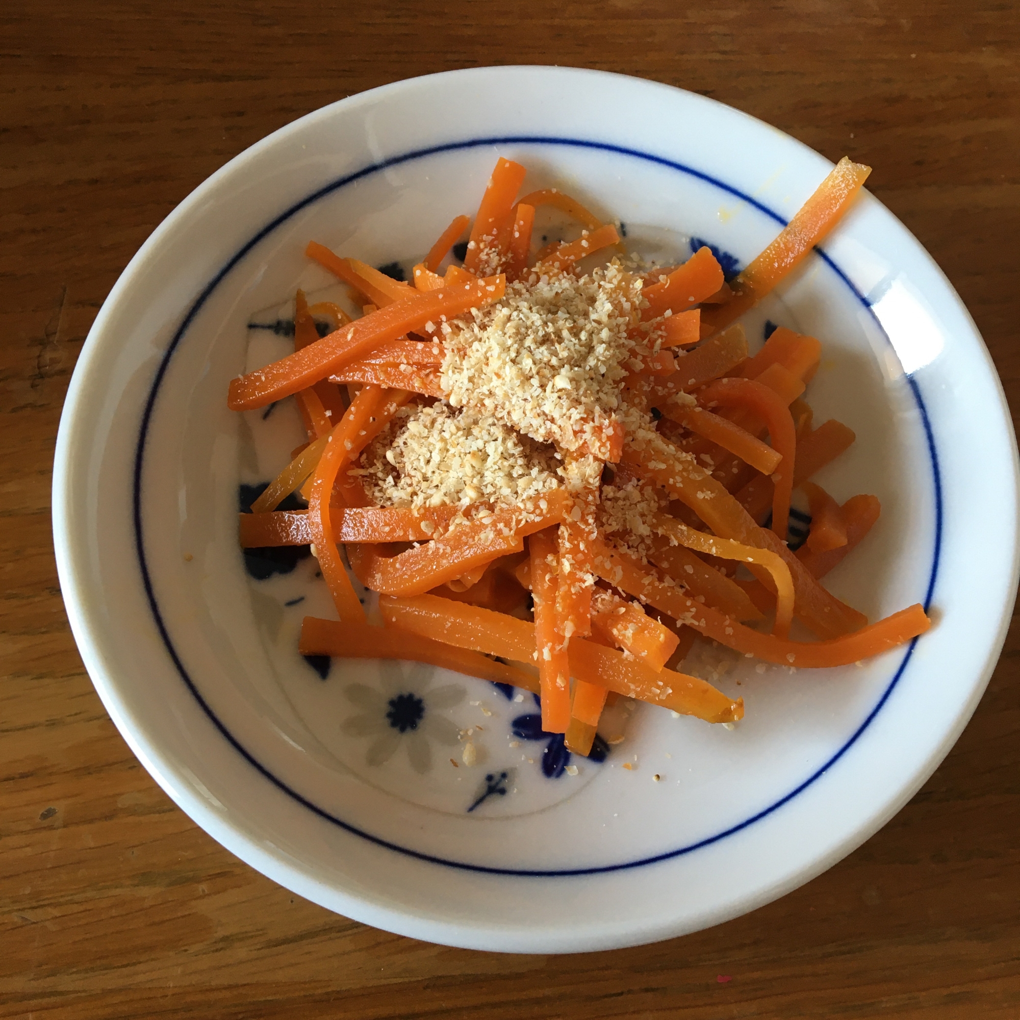 【副菜】にんじんしりしり。材料はにんじんだけです。