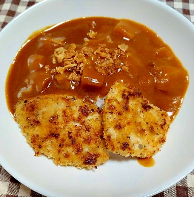 鶏むね肉のチーズ＆パン粉のソテー乗せカレー