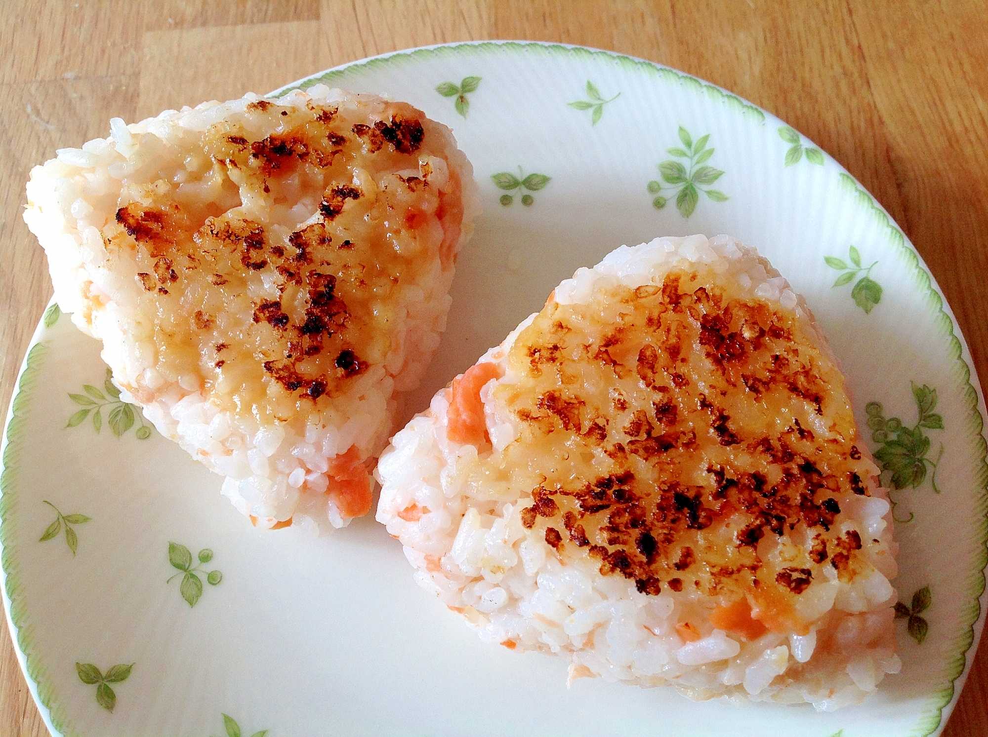 スモークサーモンご飯で味噌焼きおにぎり