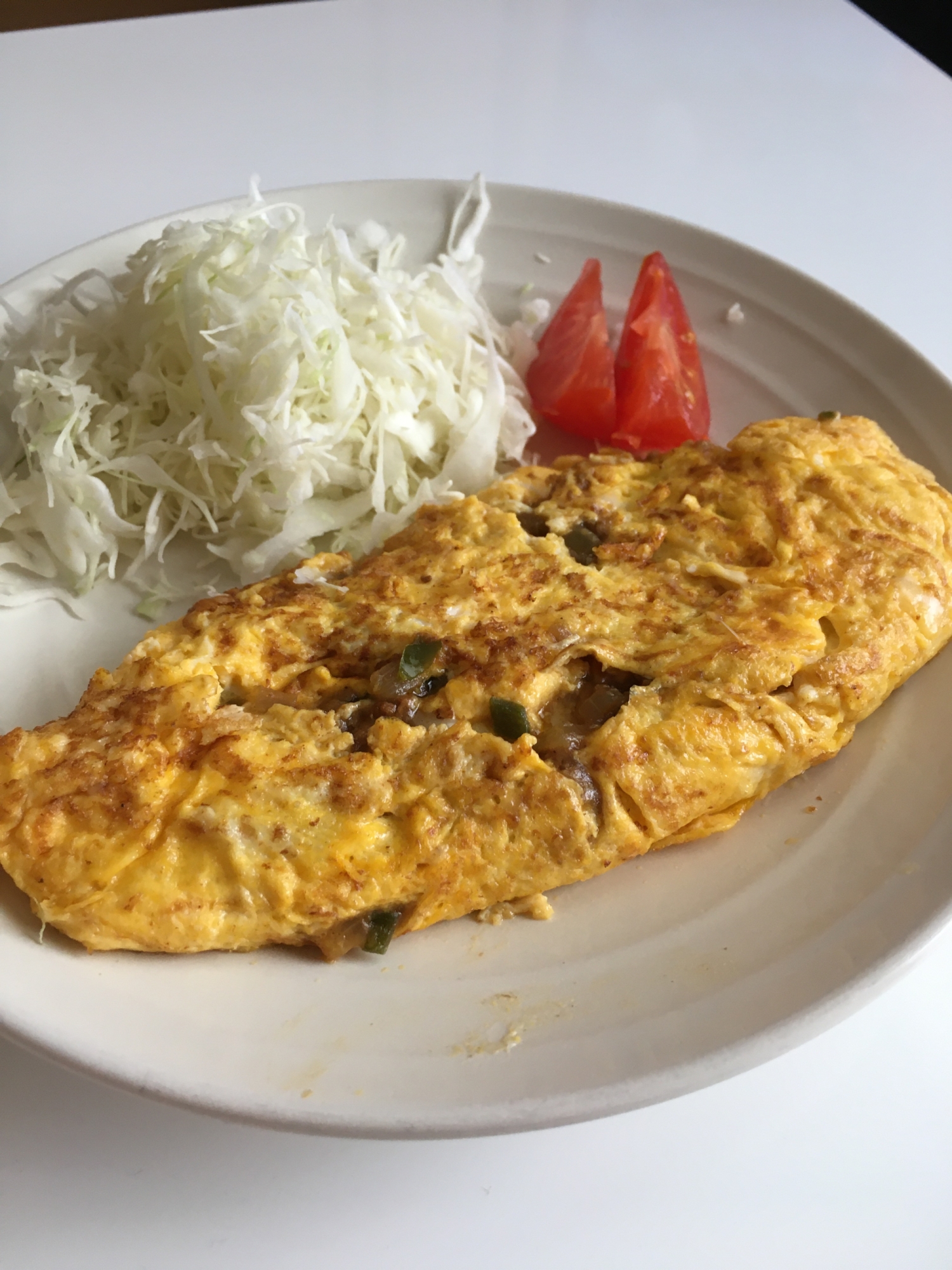 残ったドライカレーで！とろ～りチーズカレーオムレツ