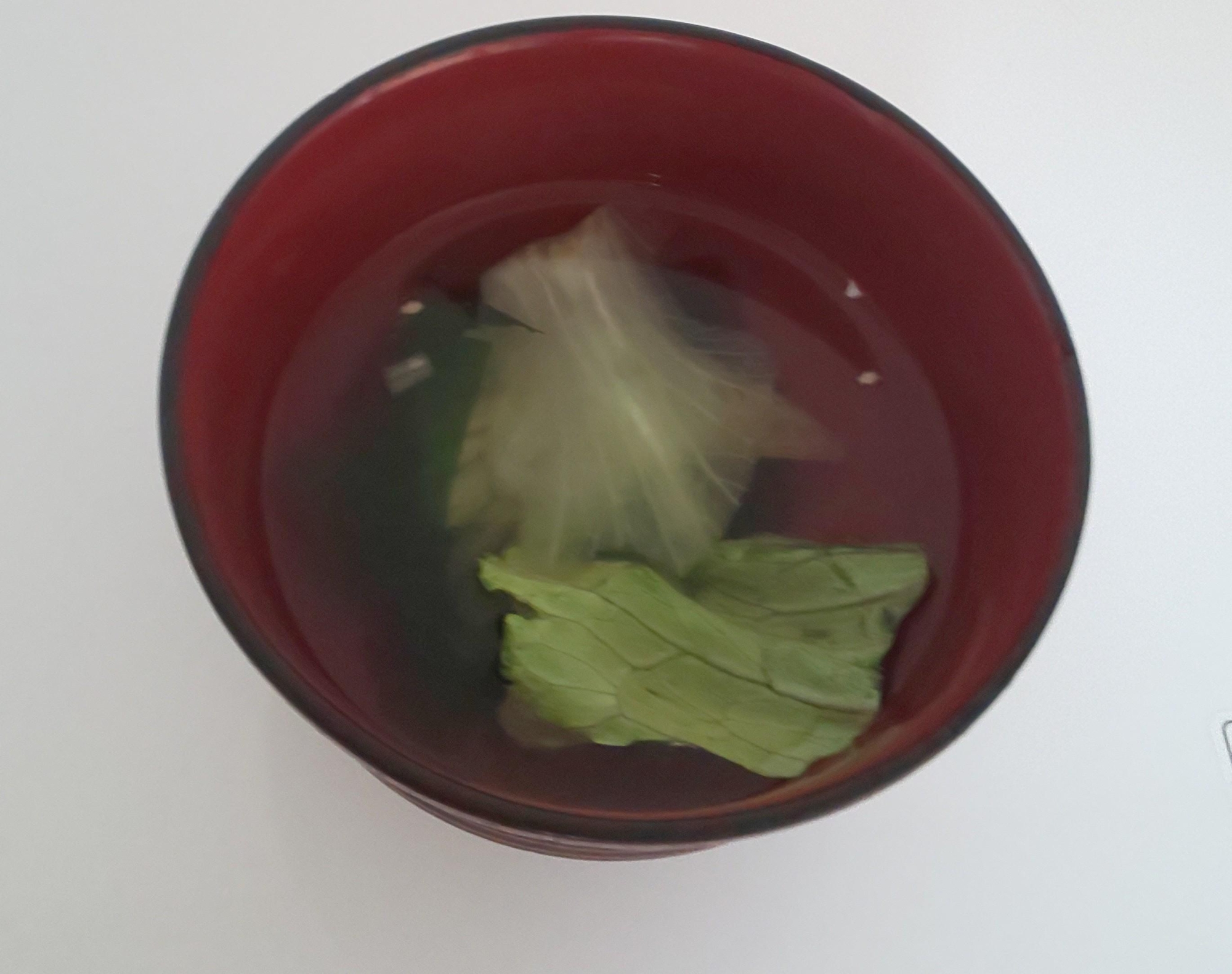レタスとわかめの中華スープ