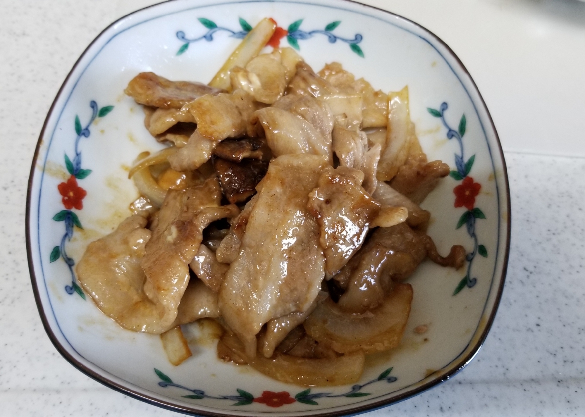 椎茸、豚バラ肉、新たまねぎの和風出汁マヨスキ炒め