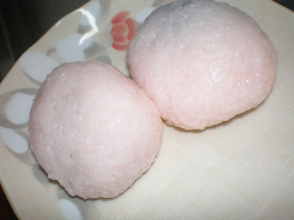 食紅の量が難しいですね。ちょっと薄かったです。子どもが桜の葉をはがして食べたがるので、家で葉をつけないで作ってあげたら喜ばれました。