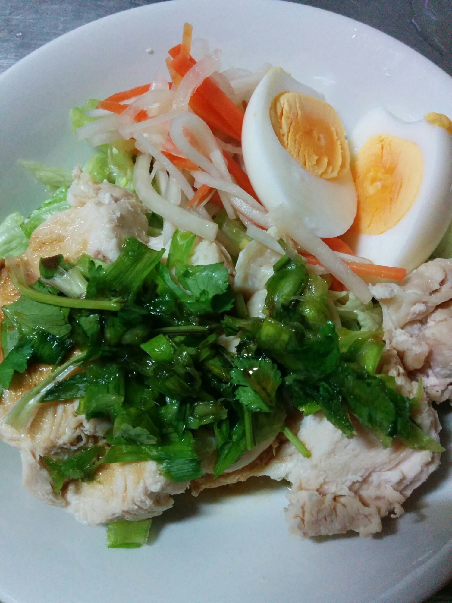 放っておくだけ ベトナム風 ゆで鶏肉の香草だれ