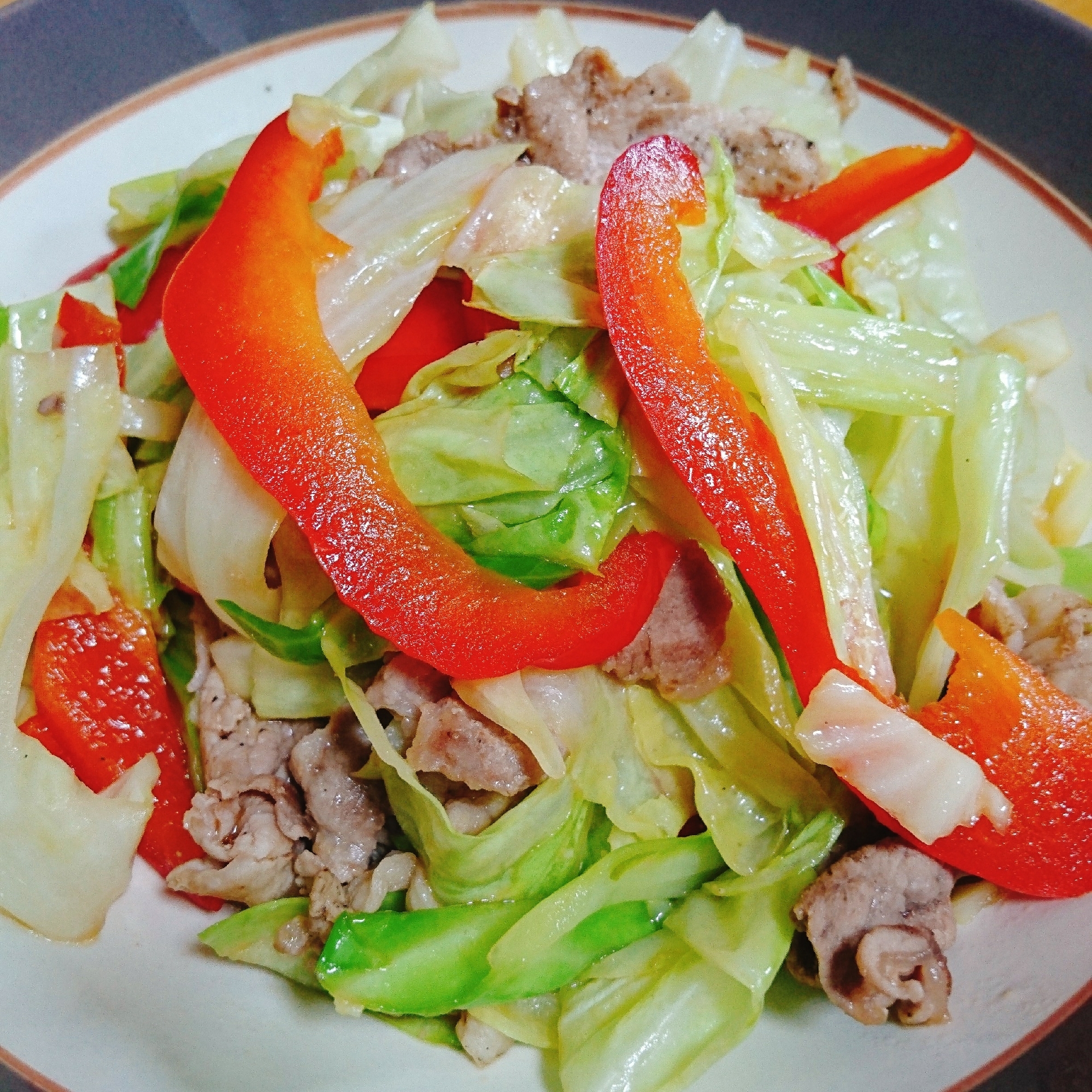 豚肉 キャベツ パプリカの鶏ガラの素炒め