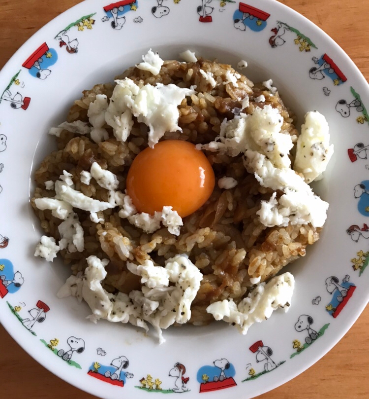 卵白炒り卵と卵黄のせドライカレー