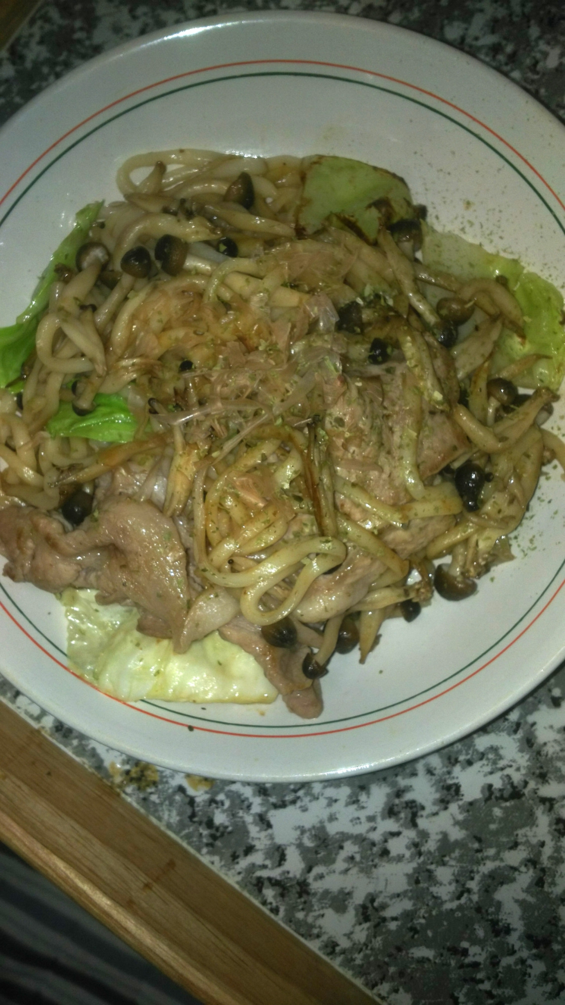 焼肉のたれでキャベツとしめじの焼うどん