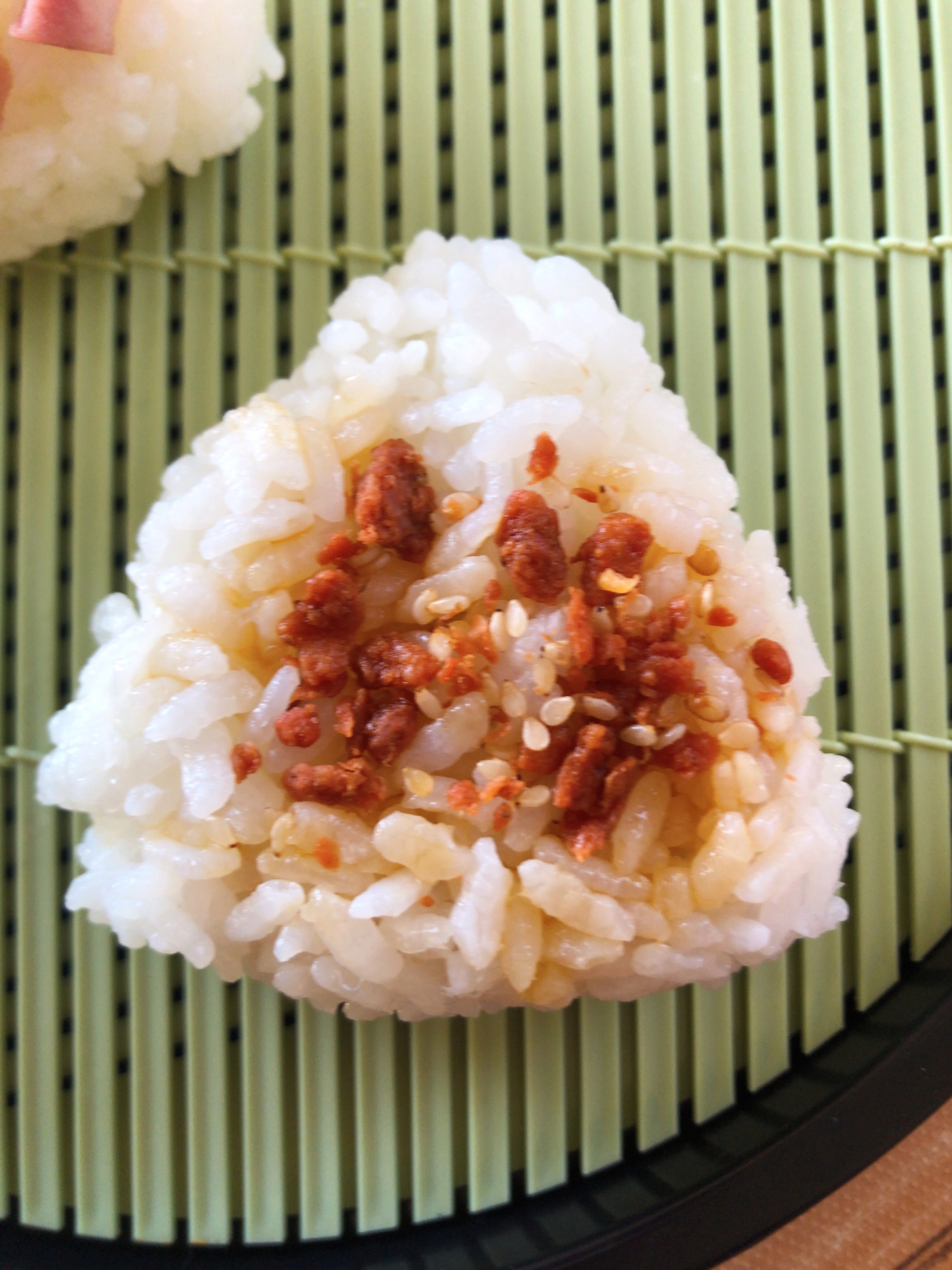 醤油香る焼き鮭のおにぎり