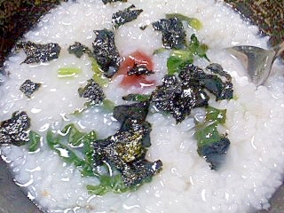 梅干しと野沢菜と海苔のおかゆ