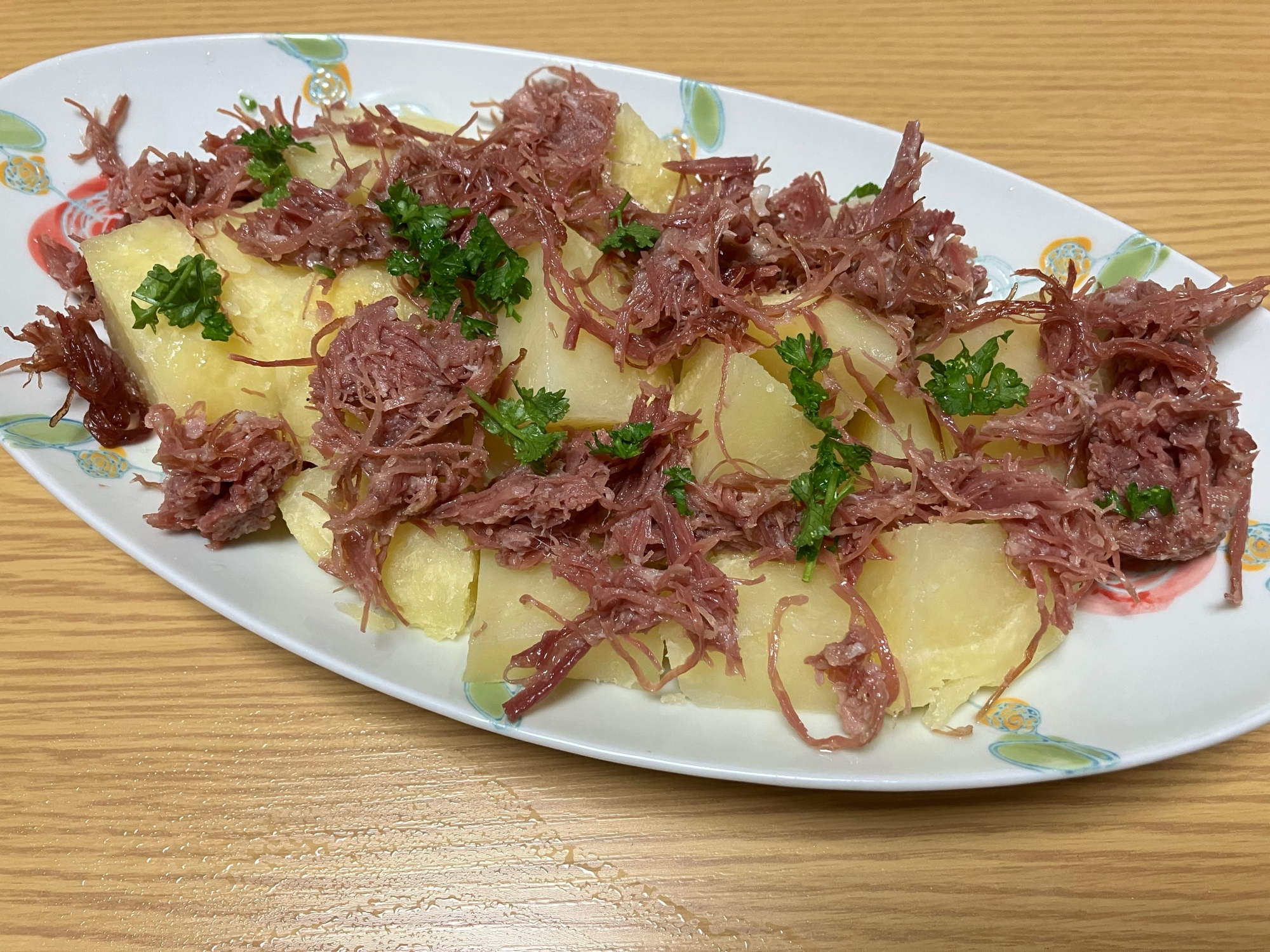 レンジで簡単！じゃがいもとコンビーフのバター和え♪