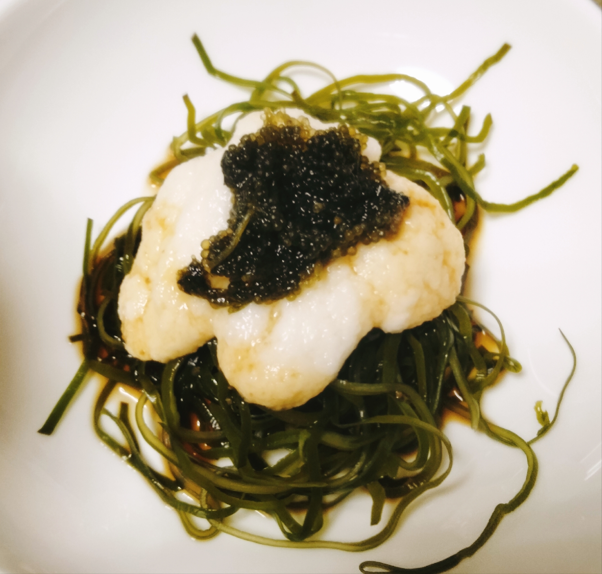 切り昆布と海ぶどうととろろの生姜ぽん酢サラダ