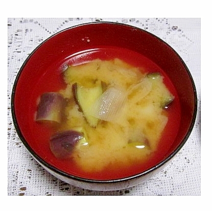 なすと長ネギの味噌汁