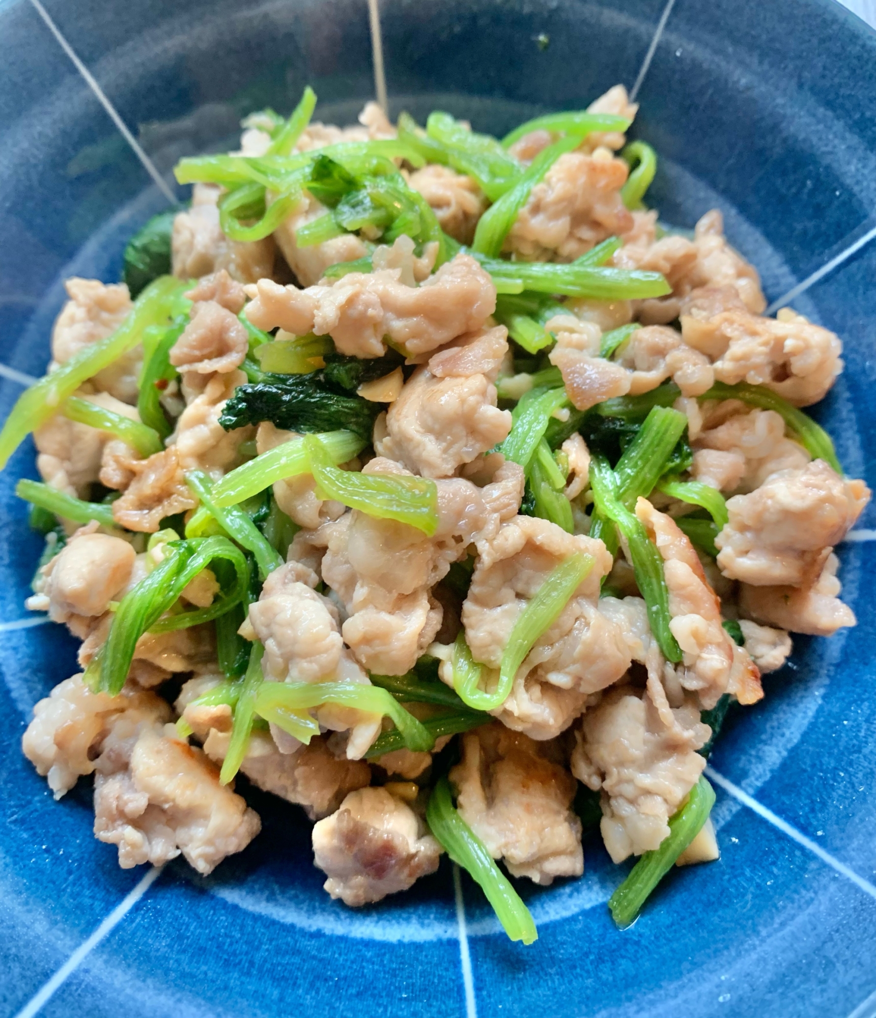 食欲そそる♪豚肉とほうれん草のにんにく醤油炒め