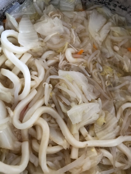 寒い日に美味しい♪白菜とうどんの鶏つくね鍋