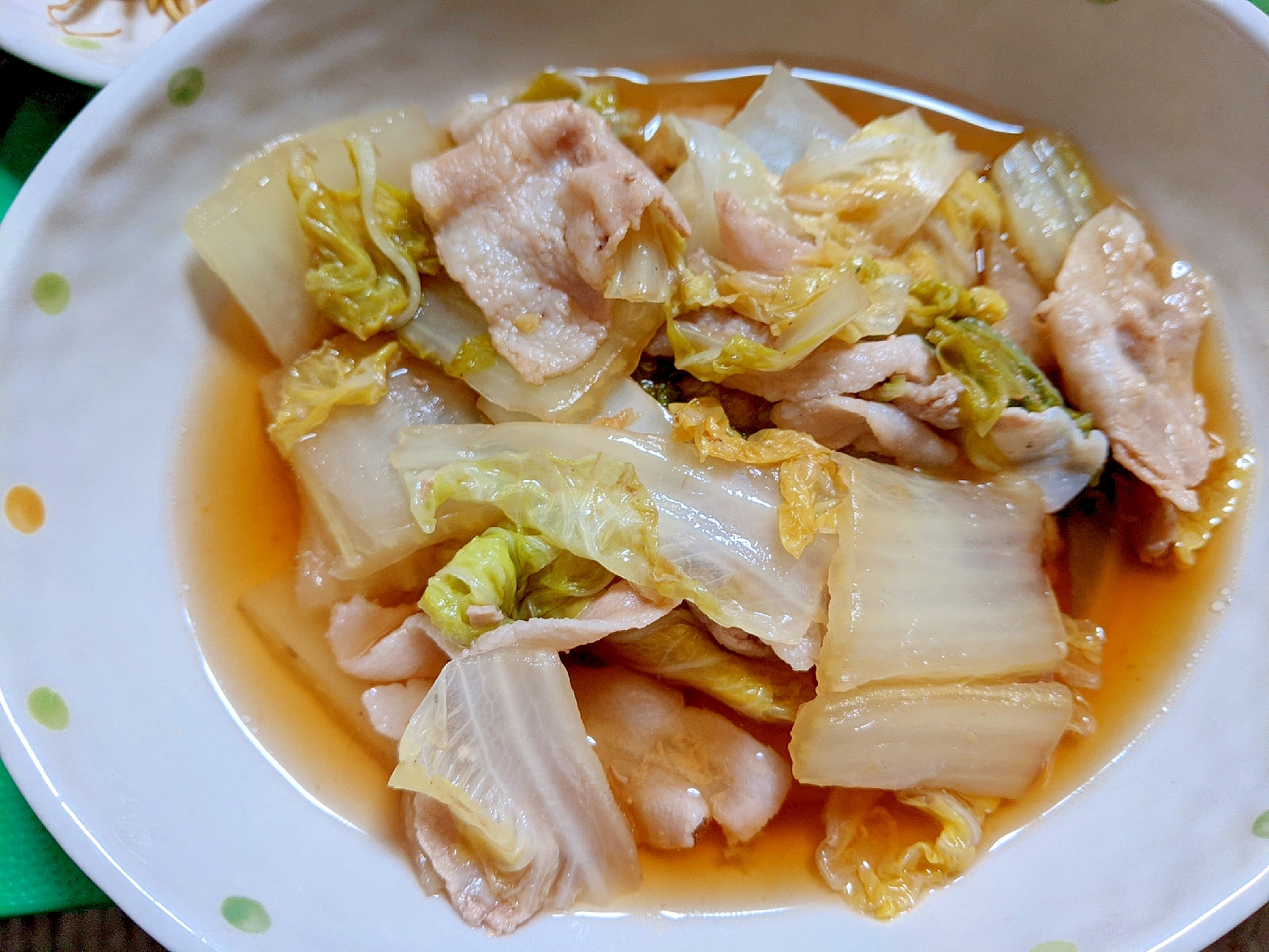生姜の風味が美味しい、白菜と豚バラの簡単煮込み