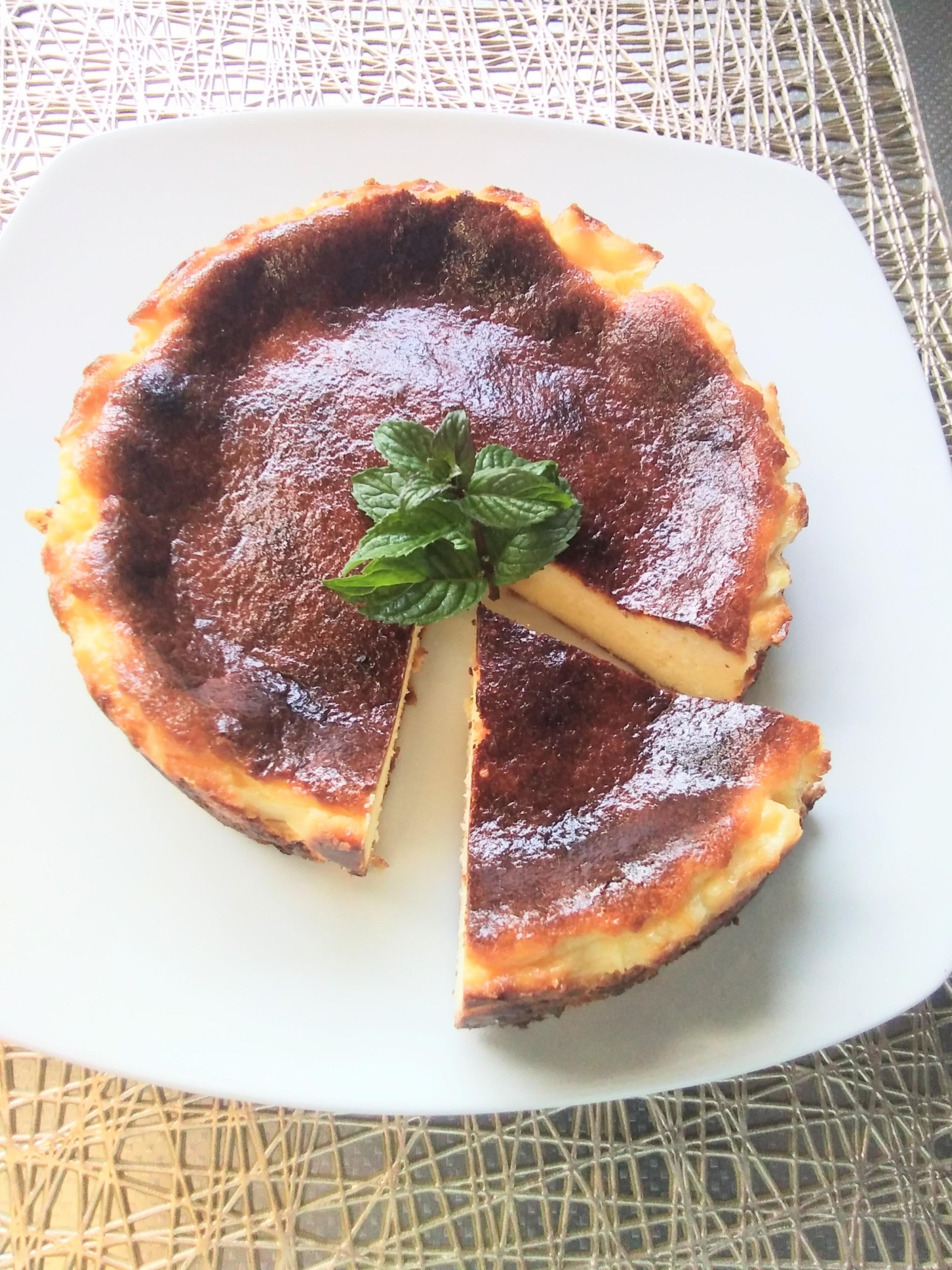 国産チーズ　バスクチーズケーキ