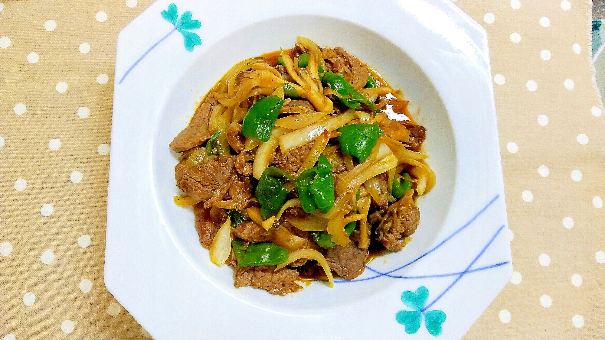 コクうま！牛カルビと舞茸と玉ねぎとピーマンの炒め物