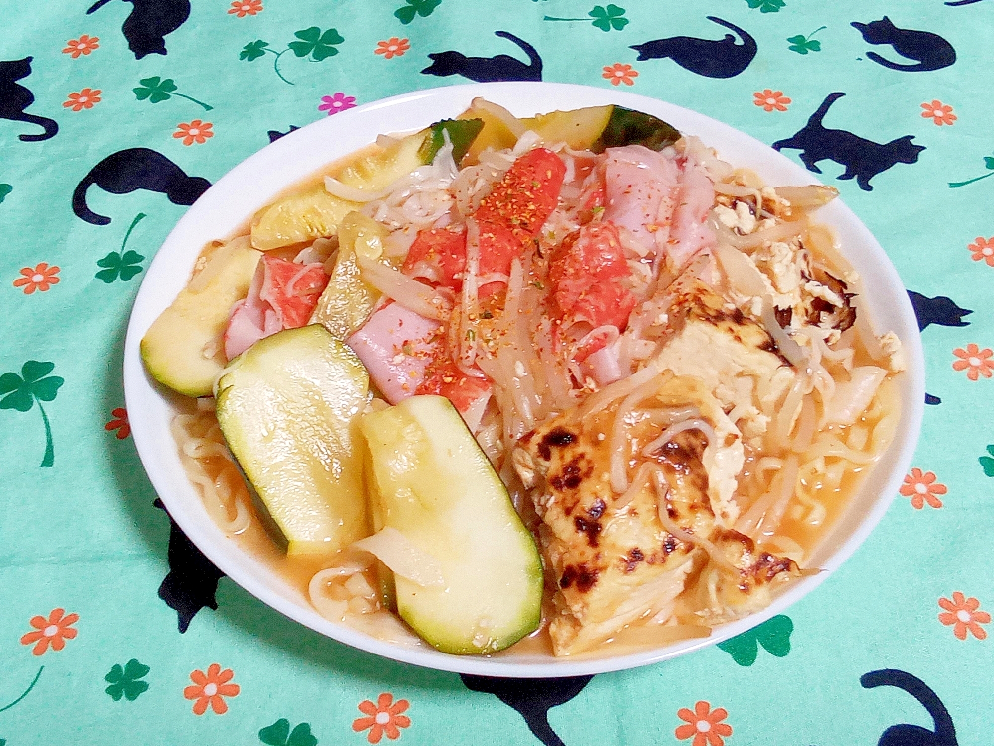 沖縄そばの簡単アレンジ♥️餡かけカニそば