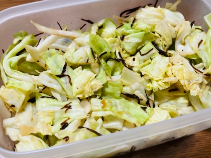 キャベツのあっさりごま塩昆布和え