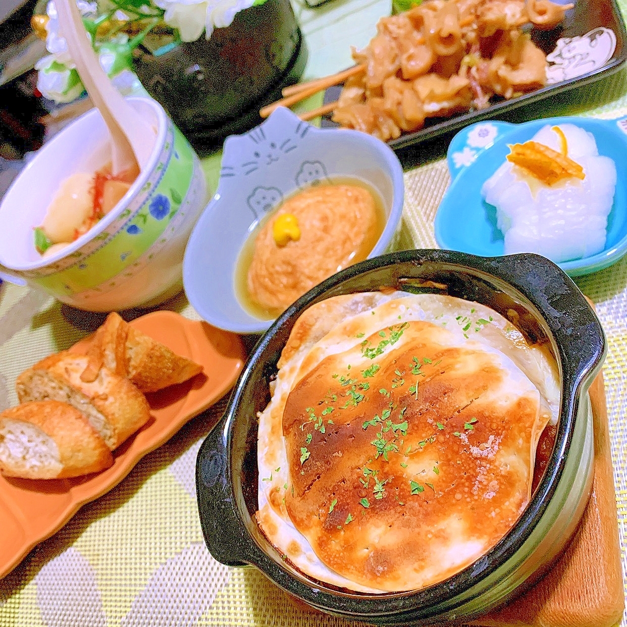 牛すじどて煮と葱の餃子の皮パイグラタン