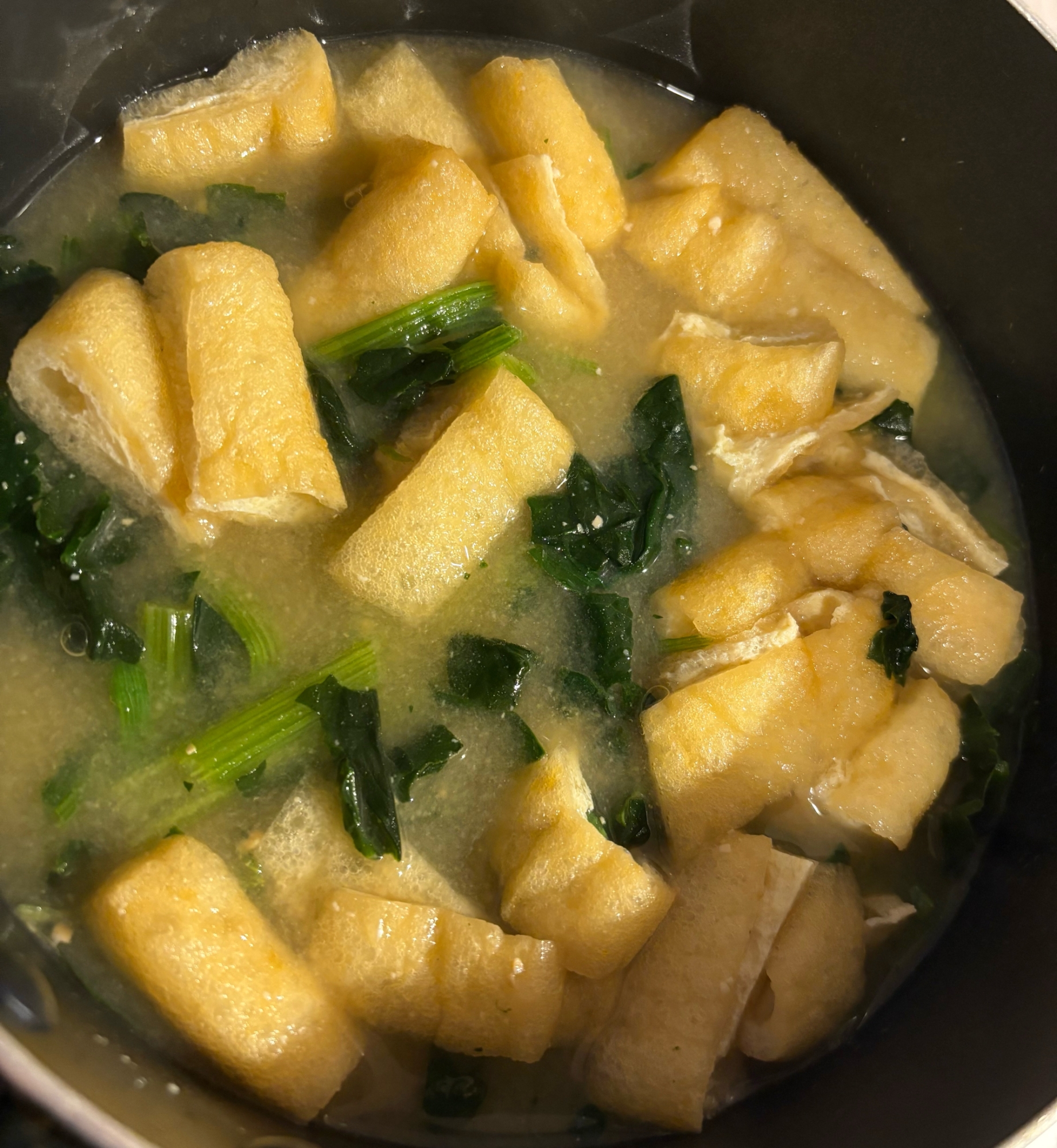 油揚げとほうれん草の味噌汁