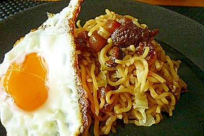すじこん入りでコクうま☆簡単ランチ☆そば飯♪