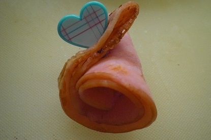 子供のお弁当にぴったりサイズ ハムのクルクル小花 レシピ 作り方 By Vickyvicky 楽天レシピ