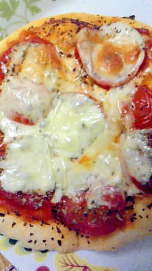 トマトチーズピザ
