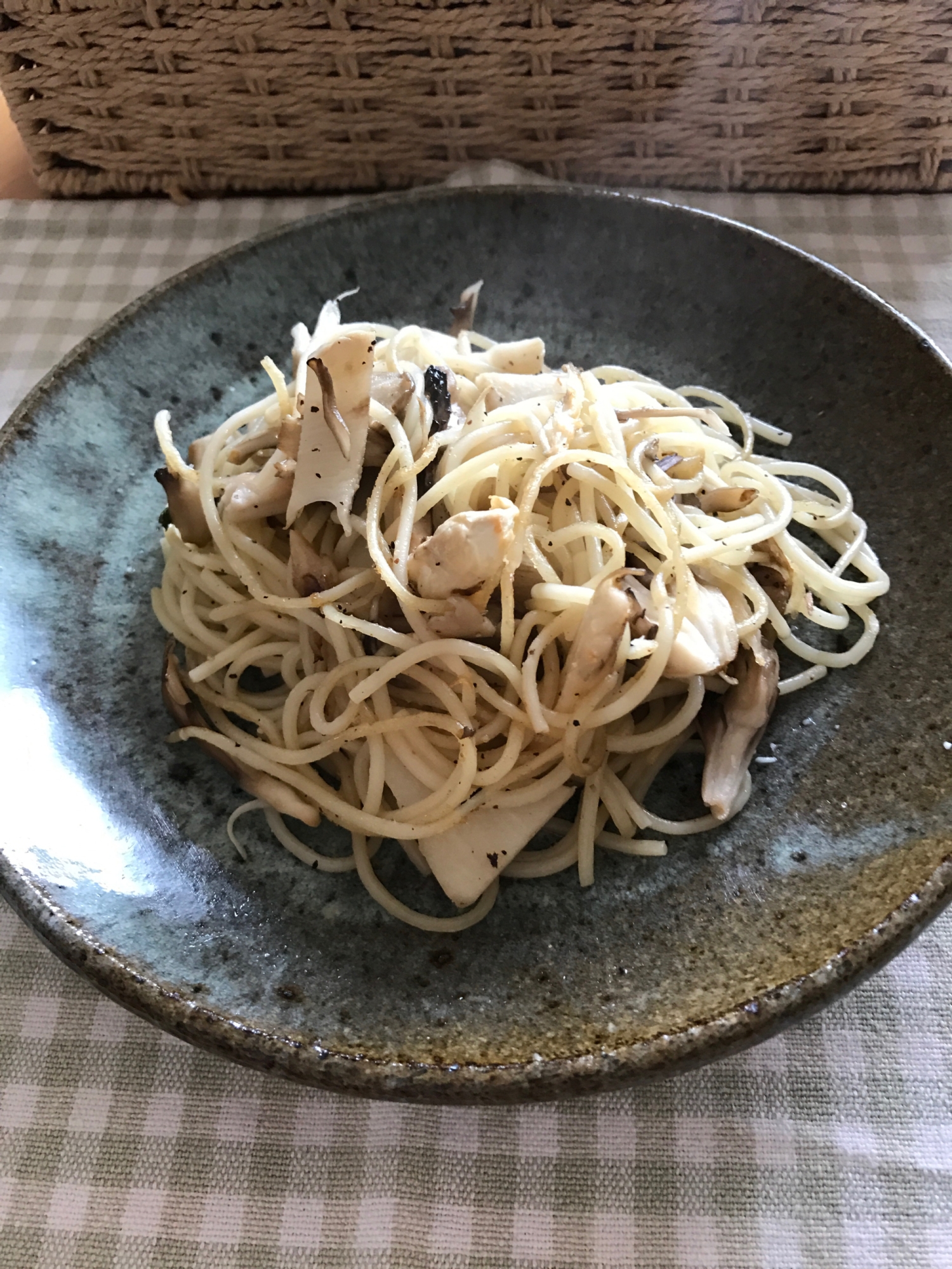 タケノコと舞茸のガーリックパスタ