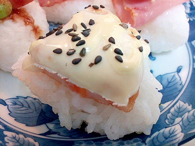 野菜天とチーズと黒ごまの焼おにぎり