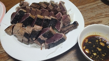 カツオのたたき丼●調味料ブレンドの合わせタレで