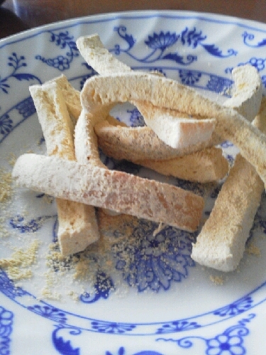 ★簡単☆食パンの耳でごまきなこラスク風★