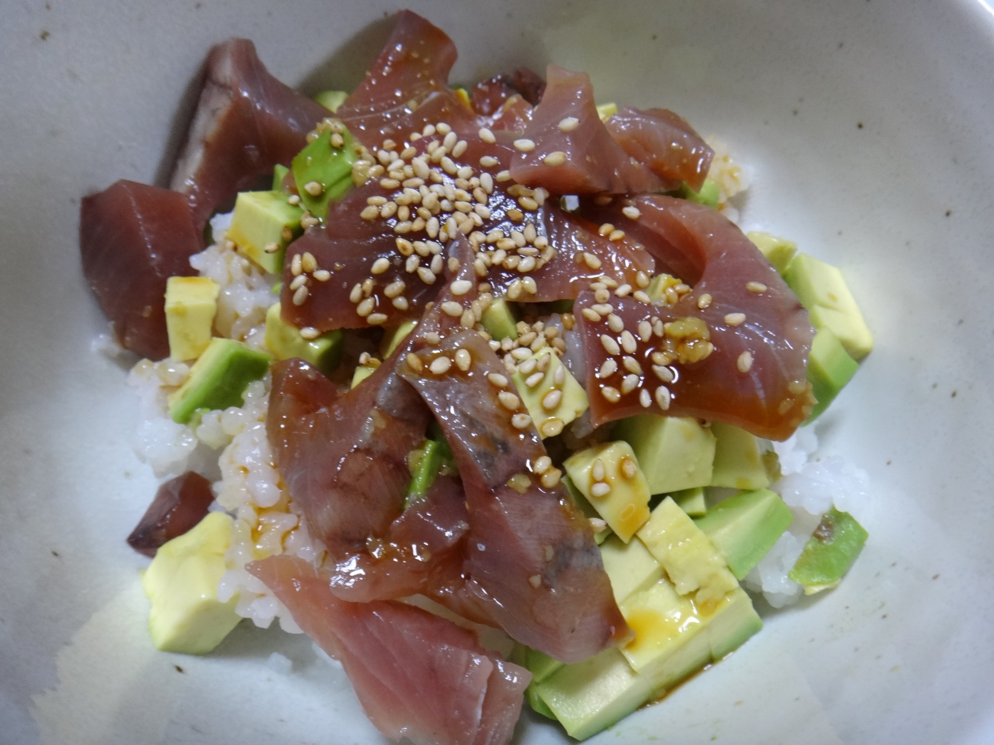 簡単！わさび醤油でかつおアボカド丼♪