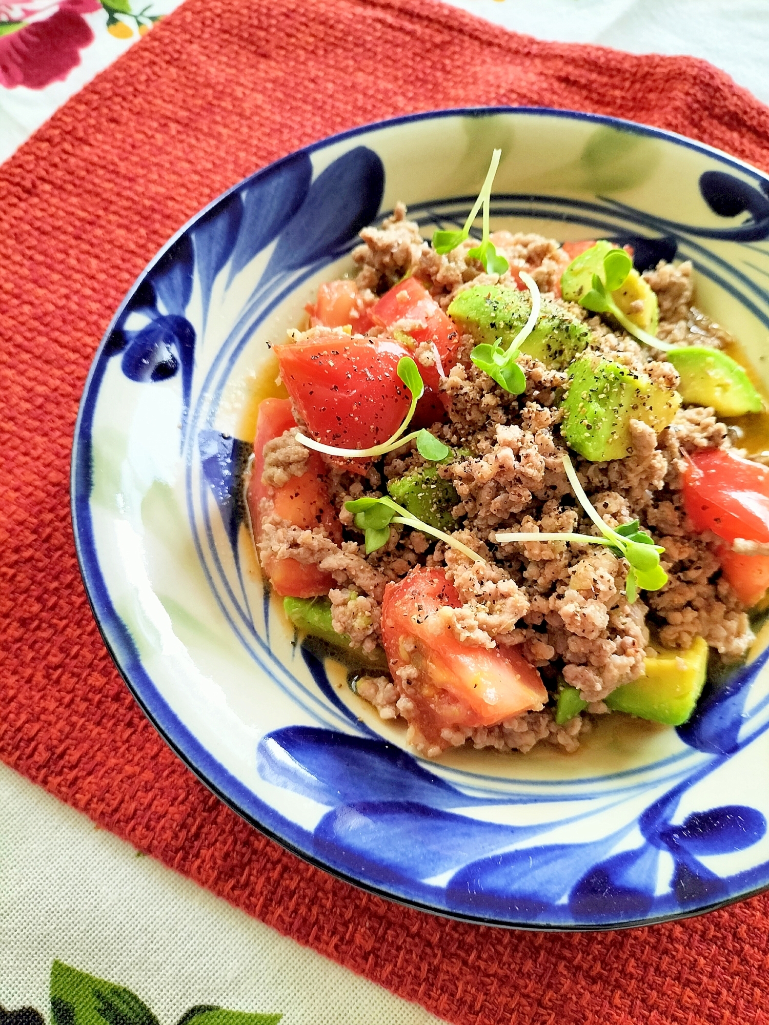 トマトとアボカドのひき肉山椒炒め♩