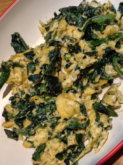 簡単でうまい！ほうれん草と卵のバターソテー