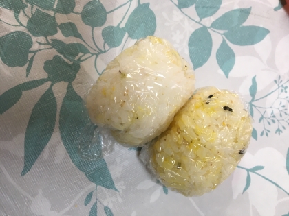 玉子ごまおにぎり