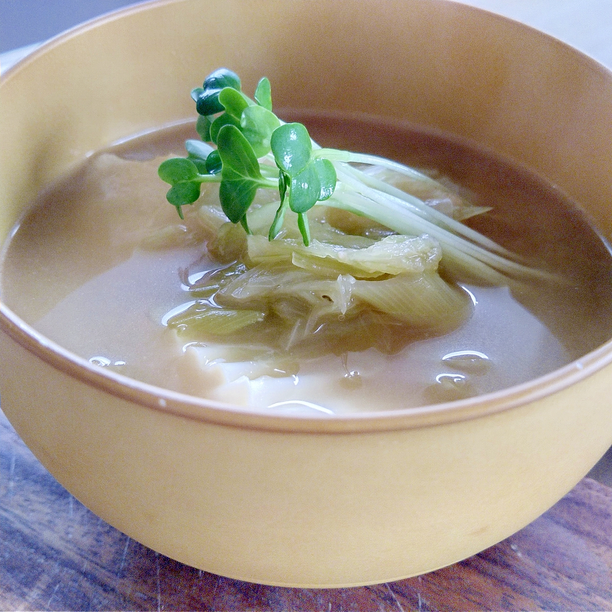 圧力鍋で作る味噌汁（白葱・あげ・豆腐・じゃが芋）