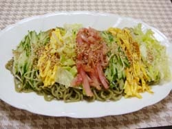 ひろりんさんこんばんは～♪夏ももうすぐ(^_^;）ラーメンも好きだけどこの季節は冷やし中華ですね～ベーコンに驚きよ～
♪美味しかった～(*´꒳`*)