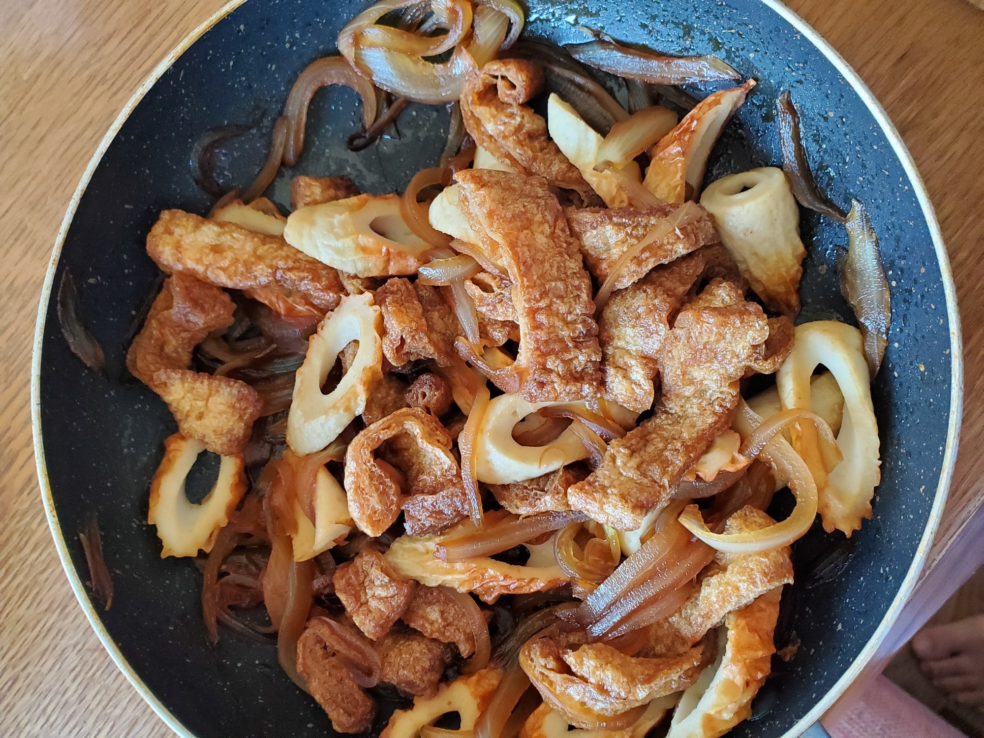 油揚げと玉ねぎとちくわの甘辛煮 レシピ・作り方 by 4045g 油揚げと玉ねぎとちくわの甘辛煮 レシピ・作り方 by 4045g