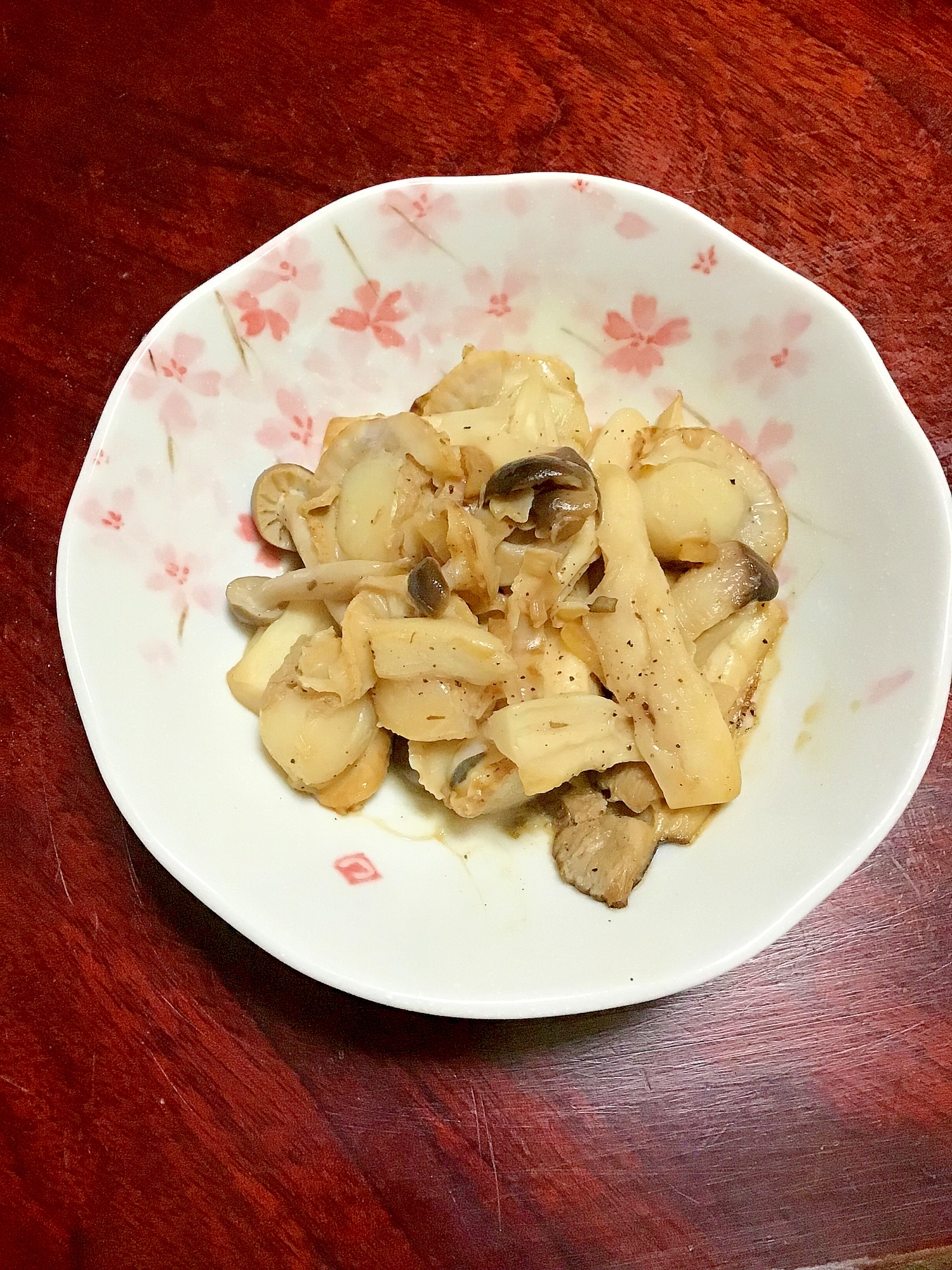 ホタテとエリンギとしめじのガーリック炒め。